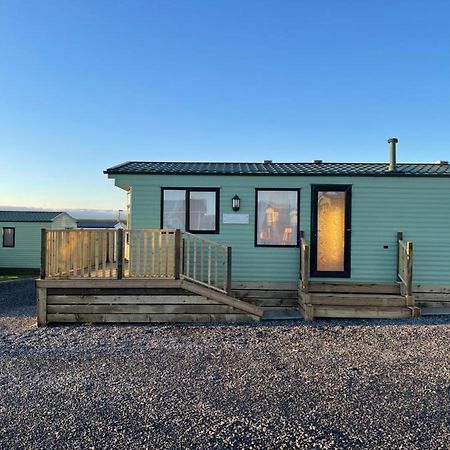 Beautiful 2-Bed Static Caravan Нютън Стюарт Екстериор снимка