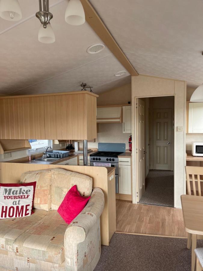 Beautiful 2-Bed Static Caravan Нютън Стюарт Екстериор снимка