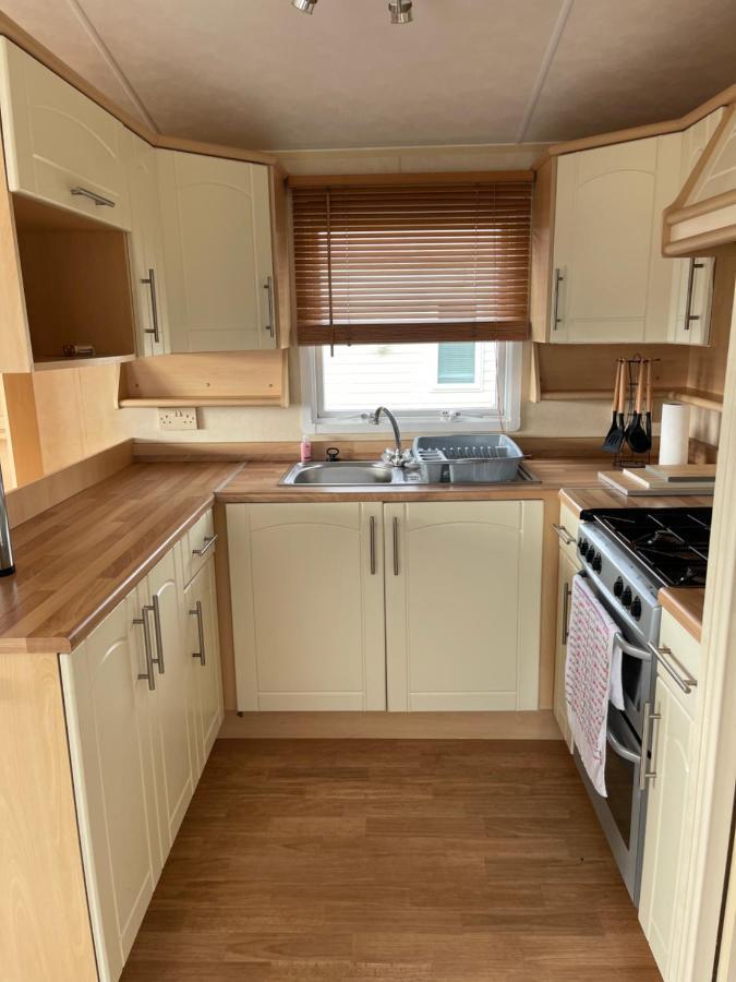 Beautiful 2-Bed Static Caravan Нютън Стюарт Екстериор снимка