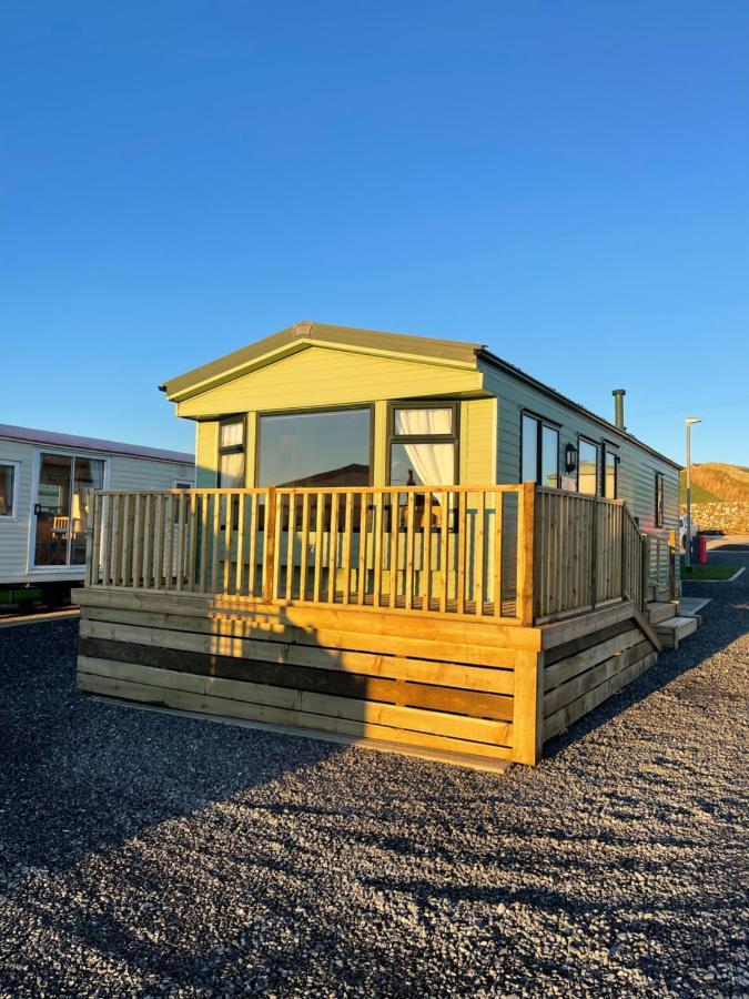 Beautiful 2-Bed Static Caravan Нютън Стюарт Екстериор снимка