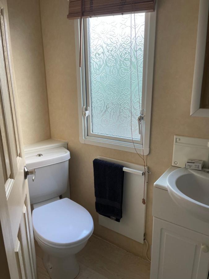 Beautiful 2-Bed Static Caravan Нютън Стюарт Екстериор снимка