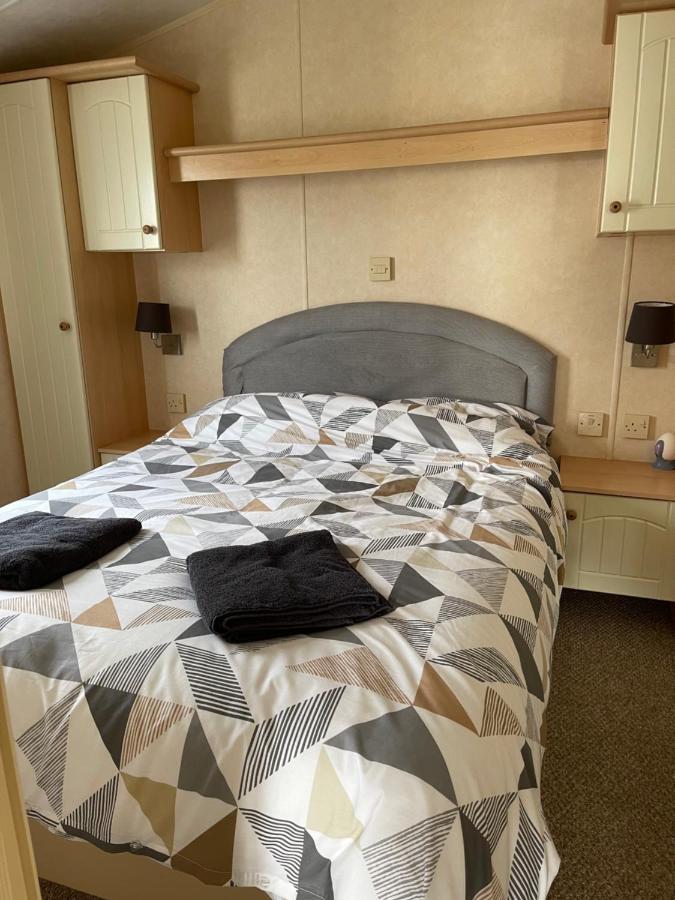 Beautiful 2-Bed Static Caravan Нютън Стюарт Екстериор снимка